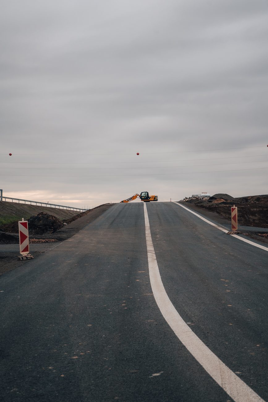 Rozestavěná mimoúrovňová křižovatka dálnice D11 u Hradce Králové | foto: Milan Mařas 