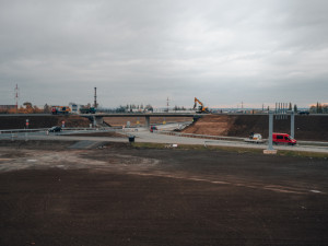 Rozestavěná mimoúrovňová křižovatka dálnice D11 u Hradce Králové | foto: Milan Mařas 