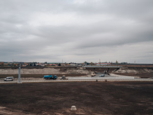 Rozestavěná mimoúrovňová křižovatka dálnice D11 u Hradce Králové | foto: Milan Mařas 