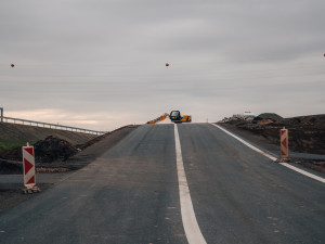 Rozestavěná mimoúrovňová křižovatka dálnice D11 u Hradce Králové | foto: Milan Mařas 