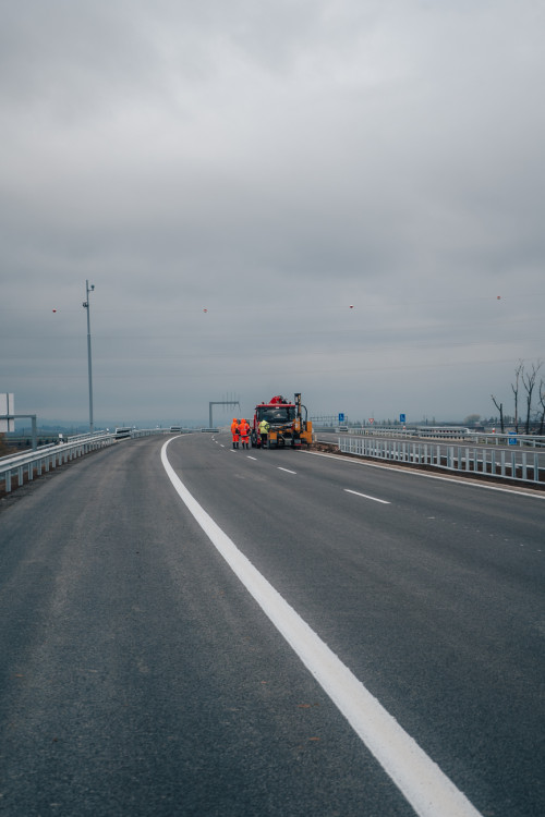 Rozestavěná mimoúrovňová křižovatka dálnice D11 u Hradce Králové | foto: Milan Mařas 