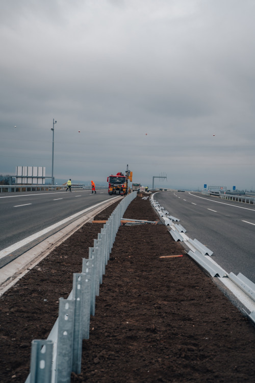 Rozestavěná mimoúrovňová křižovatka dálnice D11 u Hradce Králové | foto: Milan Mařas 