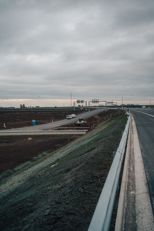 Rozestavěná mimoúrovňová křižovatka dálnice D11 u Hradce Králové | foto: Milan Mařas 