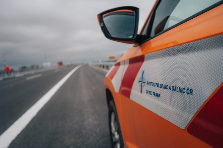 Rozestavěná mimoúrovňová křižovatka dálnice D11 u Hradce Králové | foto: Milan Mařas 