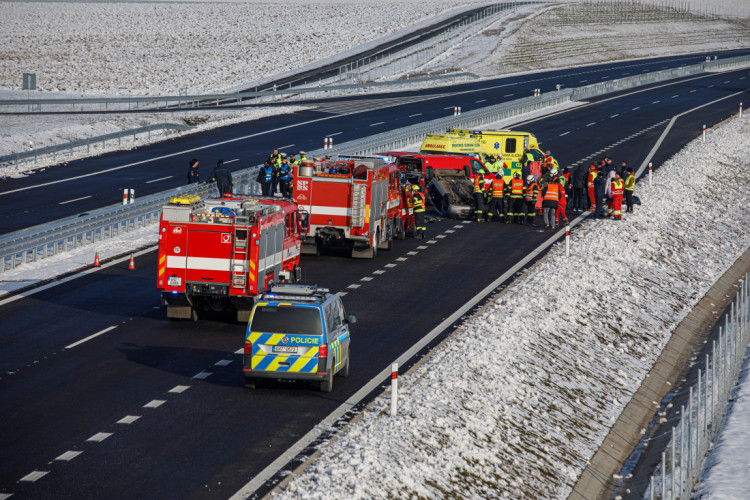 Cvičení IZS na uzavřené dálnice D11