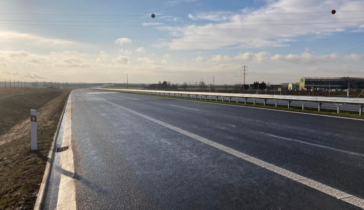 Nová část dálnice D11 z Hradce Králové do Jaroměře
