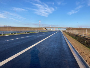 Nová část dálnice D11 z Hradce Králové do Jaroměře