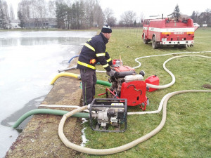 Požár výrobní haly Mileta v Hořicích v roce 2012