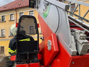 Následky silného větru hasiči řešili i o víkendu