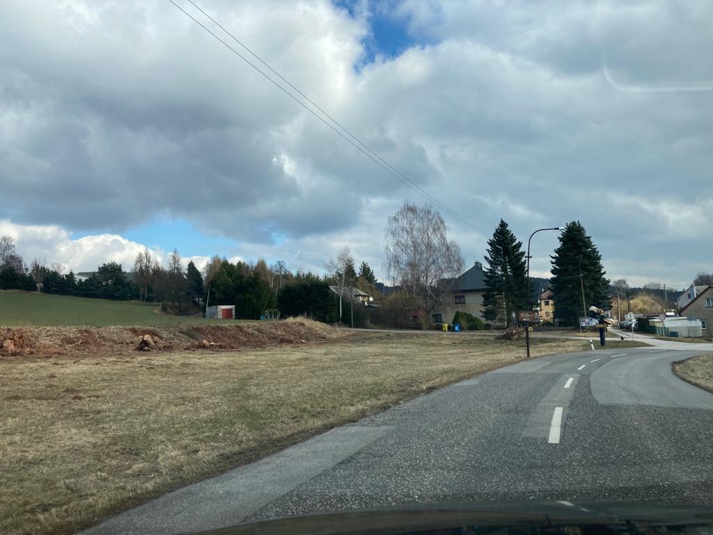 Místo nové okružní křižovatky spojující silnici II/284 a obchvat.
