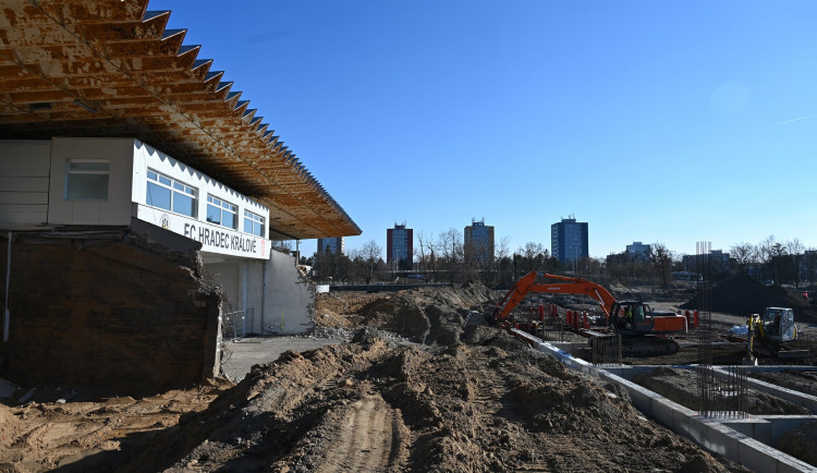 GALERIE: Stavba nového fotbalového stadionu v Hradci Králové