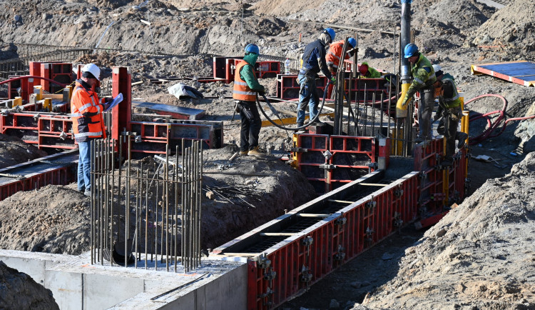 GALERIE: Stavba nového fotbalového stadionu v Hradci Králové