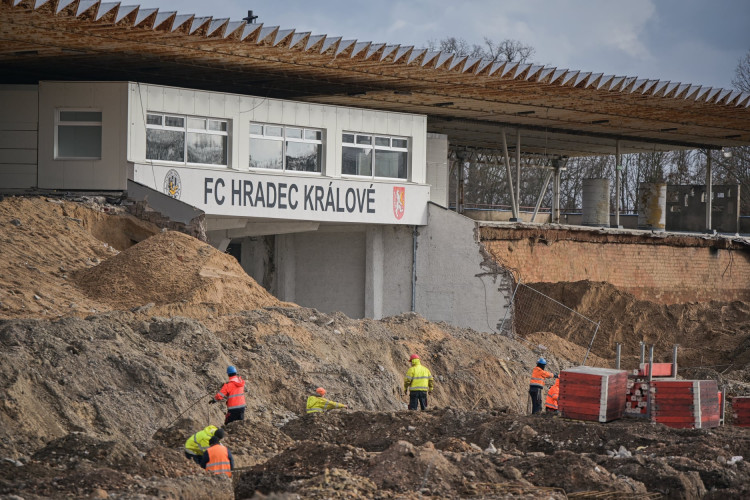 GALERIE: Stavba nového fotbalového stadionu v Hradci Králové