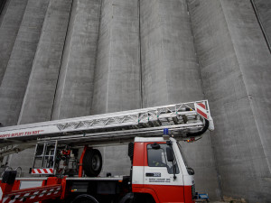 Požár uvnitř sila v Dobrušce