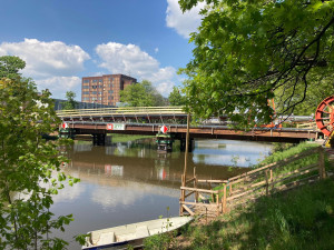 Stavba lávky přes Labe v Hradci Králové