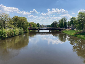Stavba lávky přes Labe v Hradci Králové