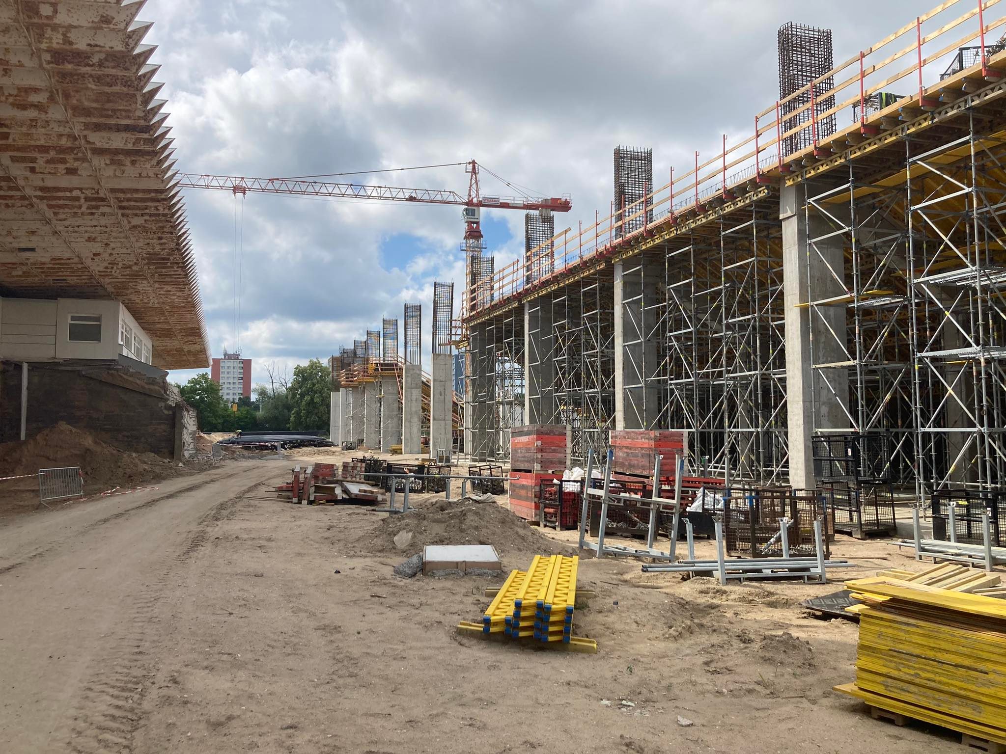 Rozestavěný fotbalový stadion v Hradci Králové