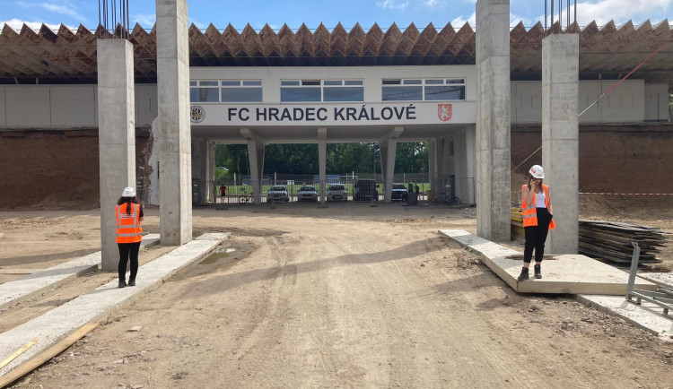 GALERIE: Rozestavěný fotbalový stadion v Hradci Králové