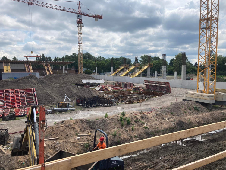 Rozestavěný fotbalový stadion v Hradci Králové