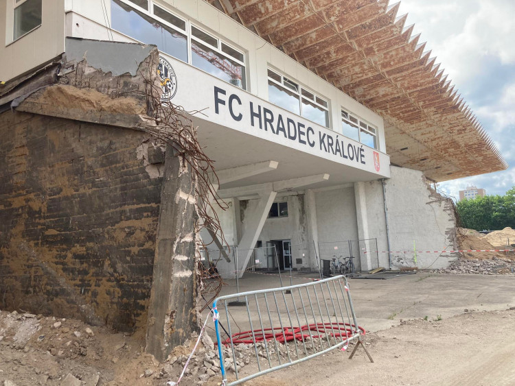 Rozestavěný fotbalový stadion v Hradci Králové