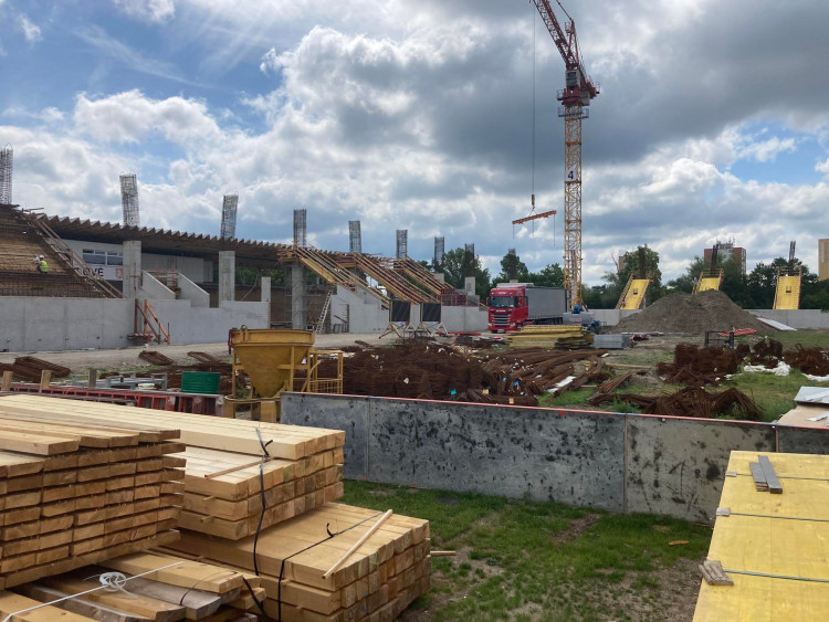 Rozestavěný fotbalový stadion v Hradci Králové