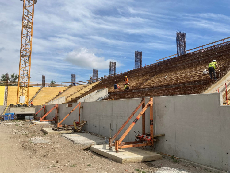 Rozestavěný fotbalový stadion v Hradci Králové