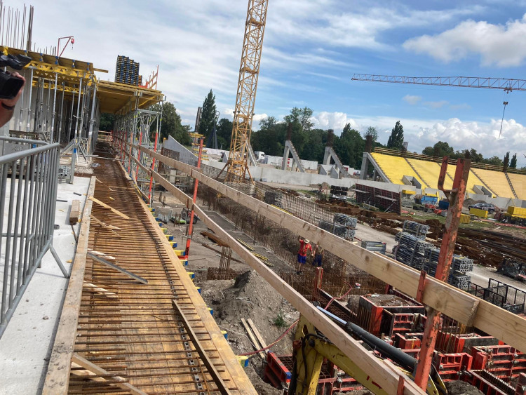 Rozestavěný fotbalový stadion v Hradci Králové