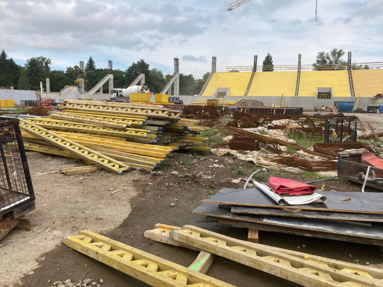 Rozestavěný fotbalový stadion v Hradci Králové