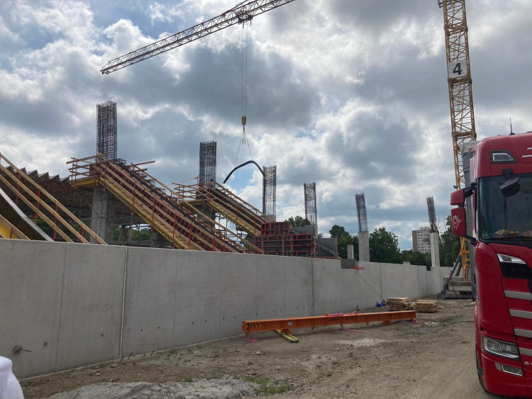 Rozestavěný fotbalový stadion v Hradci Králové