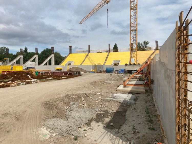 Rozestavěný fotbalový stadion v Hradci Králové