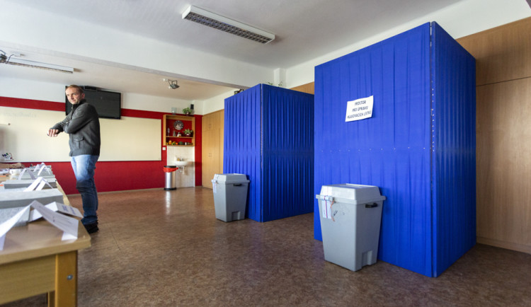 První volební den 2022