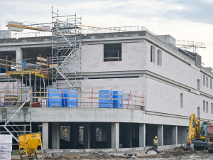 GALERIE: Stavba nového fotbalového stadionu v Hradci Králové