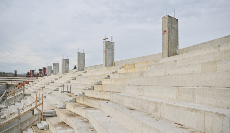 GALERIE: Stavba nového fotbalového stadionu v Hradci Králové
