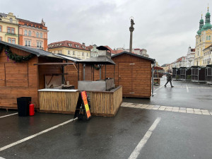 GALERIE: Příprava vánočních trhů v Hradci Králové
