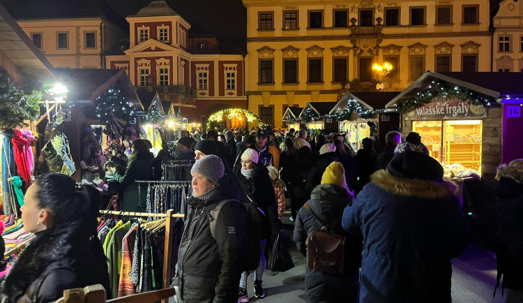 GALERIE: První víkend na vánočních trzích v Hradci Králové