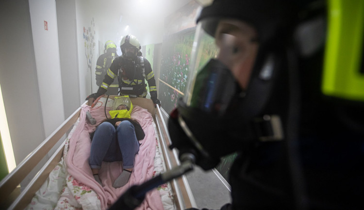 GALERIE: Cvičná evakuace seniorcentra v Hradci Králové