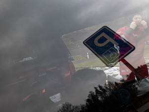 GALERIE: Jak vypadá záchrana člověka, pod kterým se propadne led?