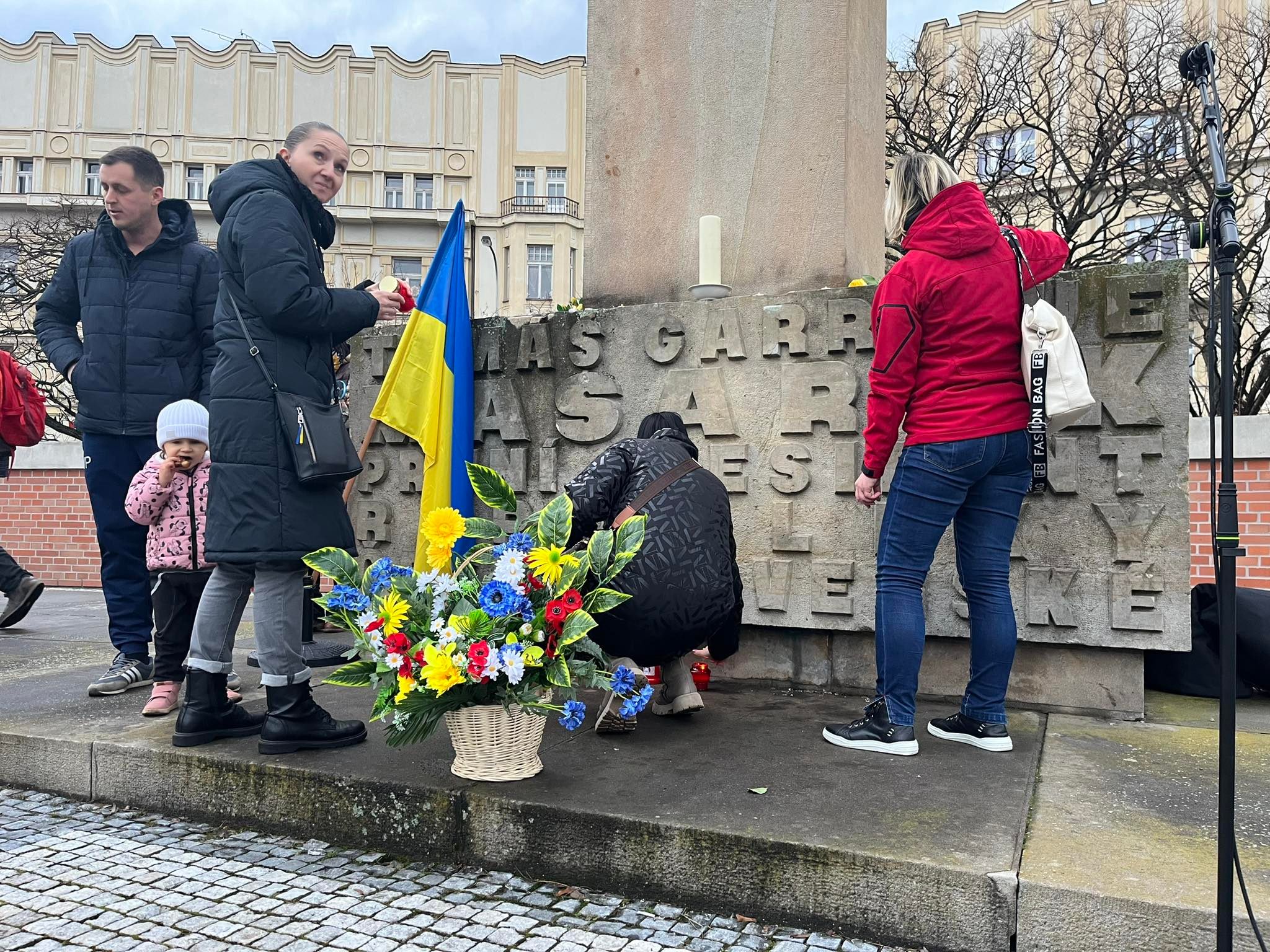 GALERIE: Uctění památky obětí války na Ukrajině v Hradci Králové