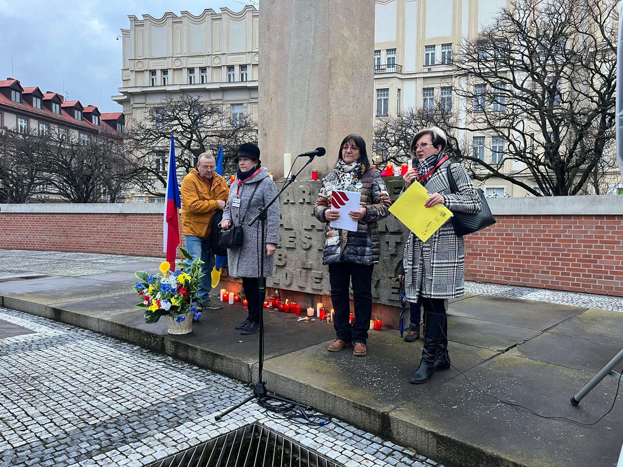 GALERIE: Uctění památky obětí války na Ukrajině v Hradci Králové