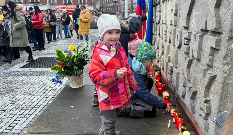 GALERIE: Uctění památky obětí války na Ukrajině v Hradci Králové