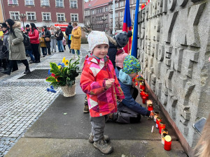 GALERIE: Uctění památky obětí války na Ukrajině v Hradci Králové