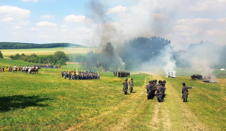 GALERIE: Bitevní ukázka k 157. výročí bitvy na Chlumu