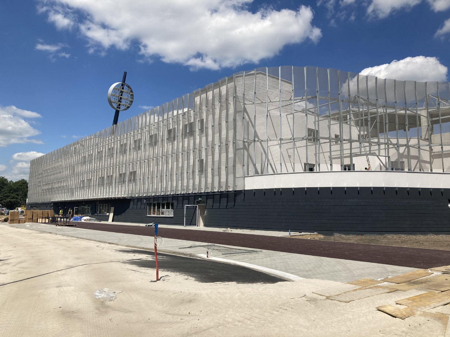 GALERIE: Stavba fotbalového stadionu v Hradci Králové (červen 2023)