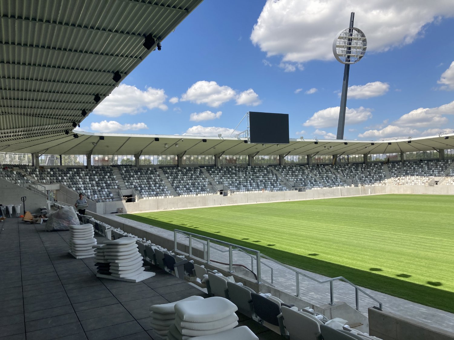 GALERIE: Stavba fotbalového stadionu v Hradci Králové (červen 2023)