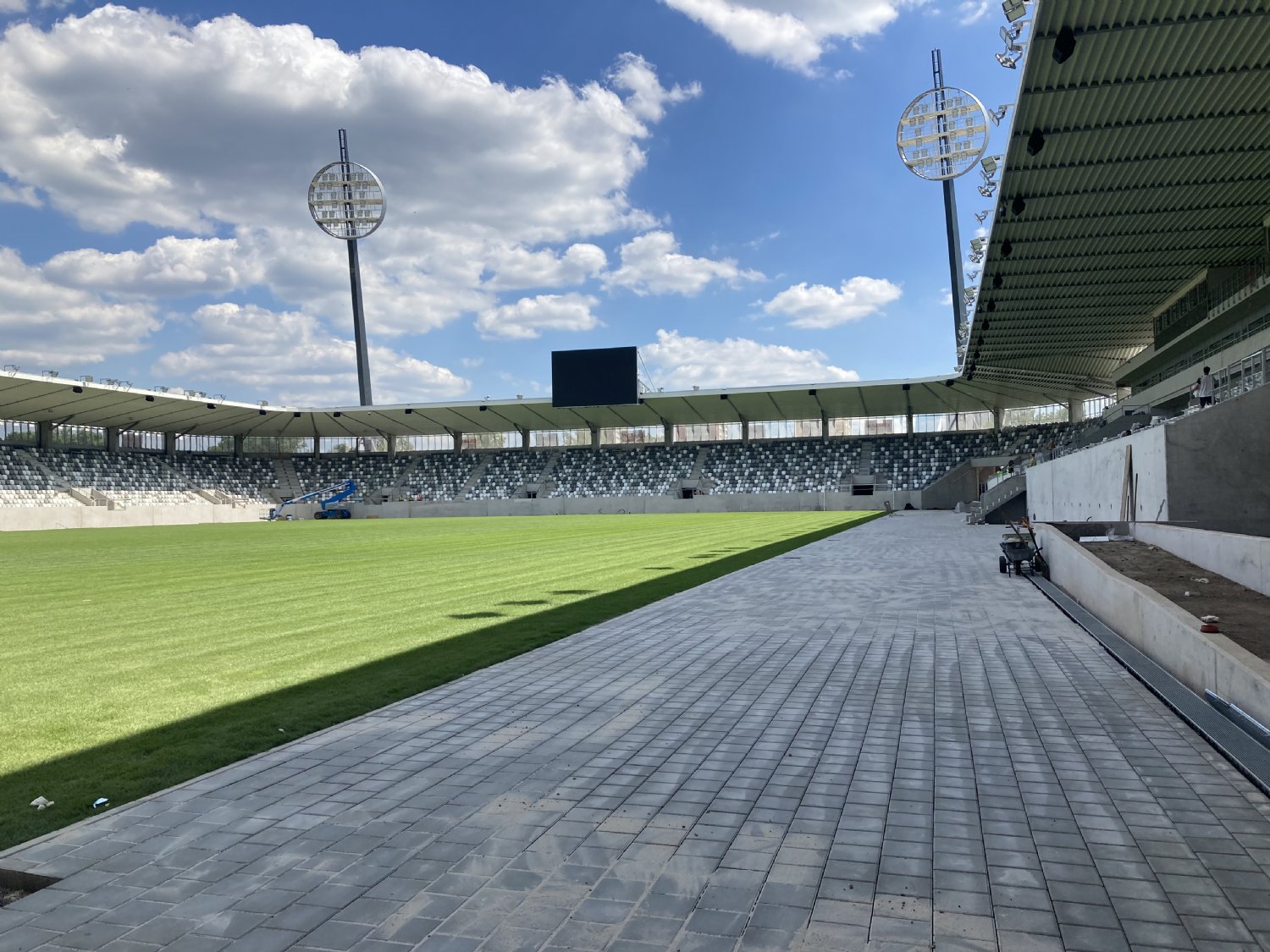GALERIE: Stavba fotbalového stadionu v Hradci Králové (červen 2023)
