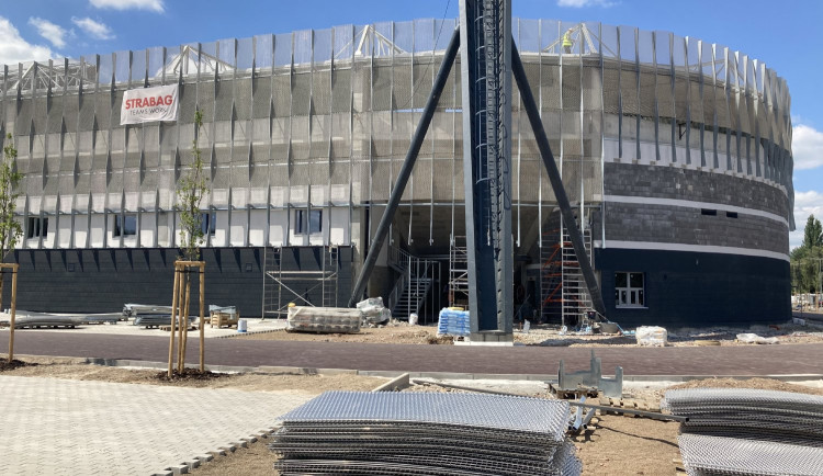 GALERIE: Stavba fotbalového stadionu v Hradci Králové (červen 2023)