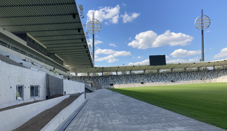 GALERIE: Stavba fotbalového stadionu v Hradci Králové (červen 2023)