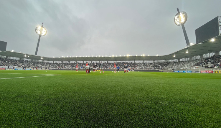 GALERIE: Hradec Králové zažil první fotbalový zápas v nové aréně.