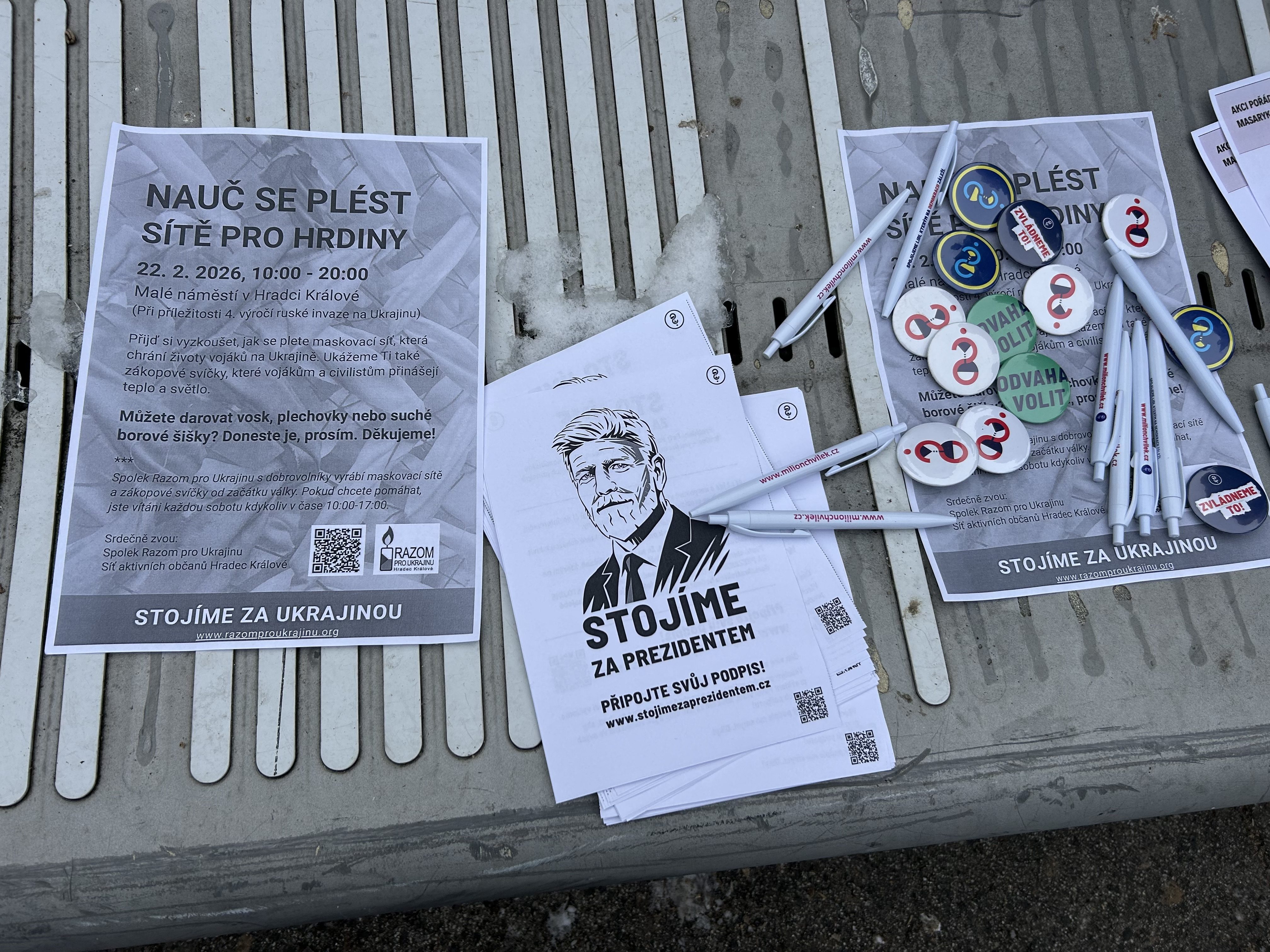 GALERIE: V Hradci Králové se na podporu prezidenta sešly stovky lidí