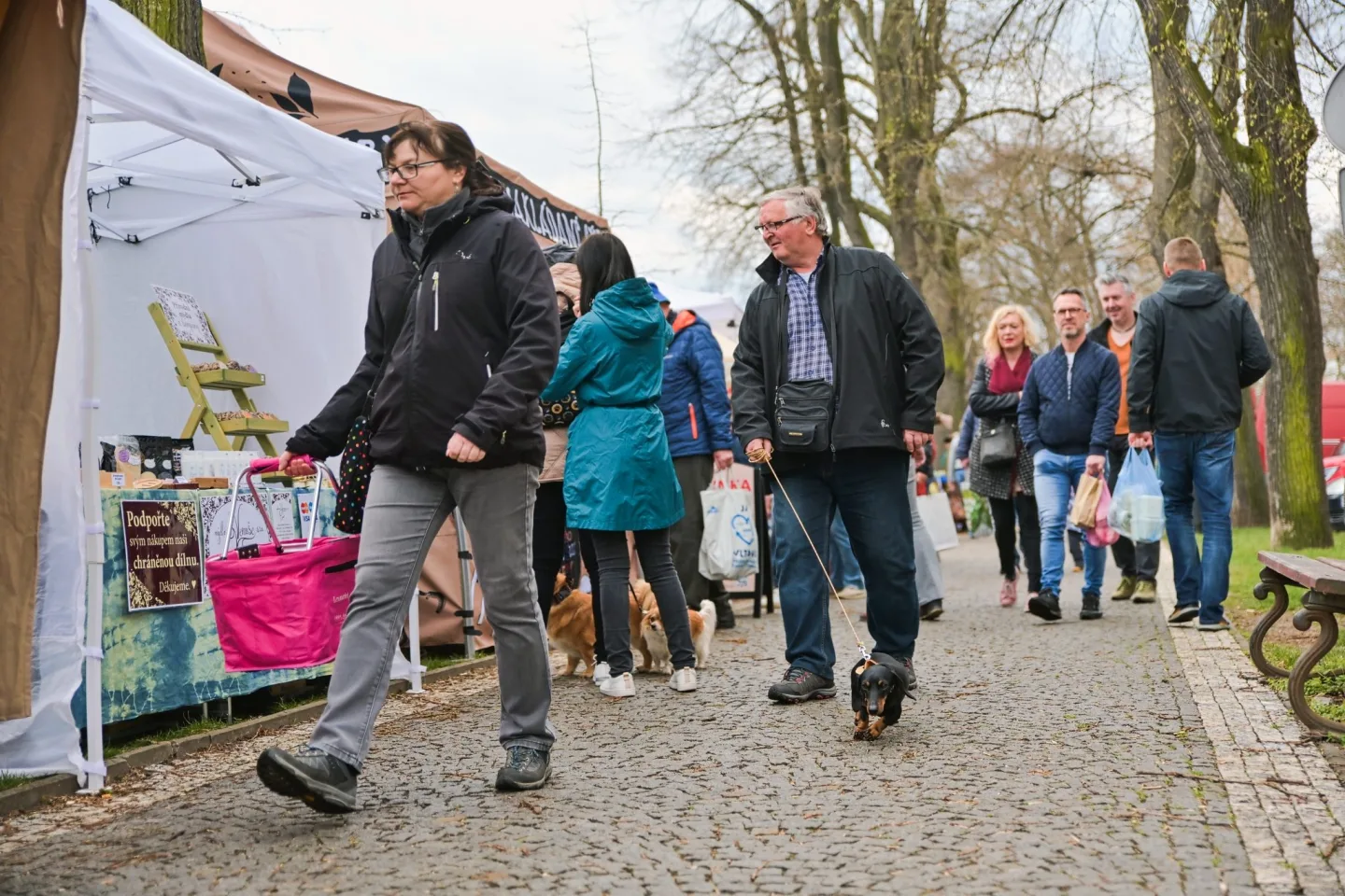 Farmářské trhy opět oživí sobotní hradecké nábřeží